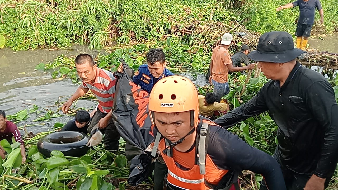 Kurang dari 24 Jam, Jasad Anak Yang Terseret Arus Banjir Ditemukan Tim SAR Gabungan