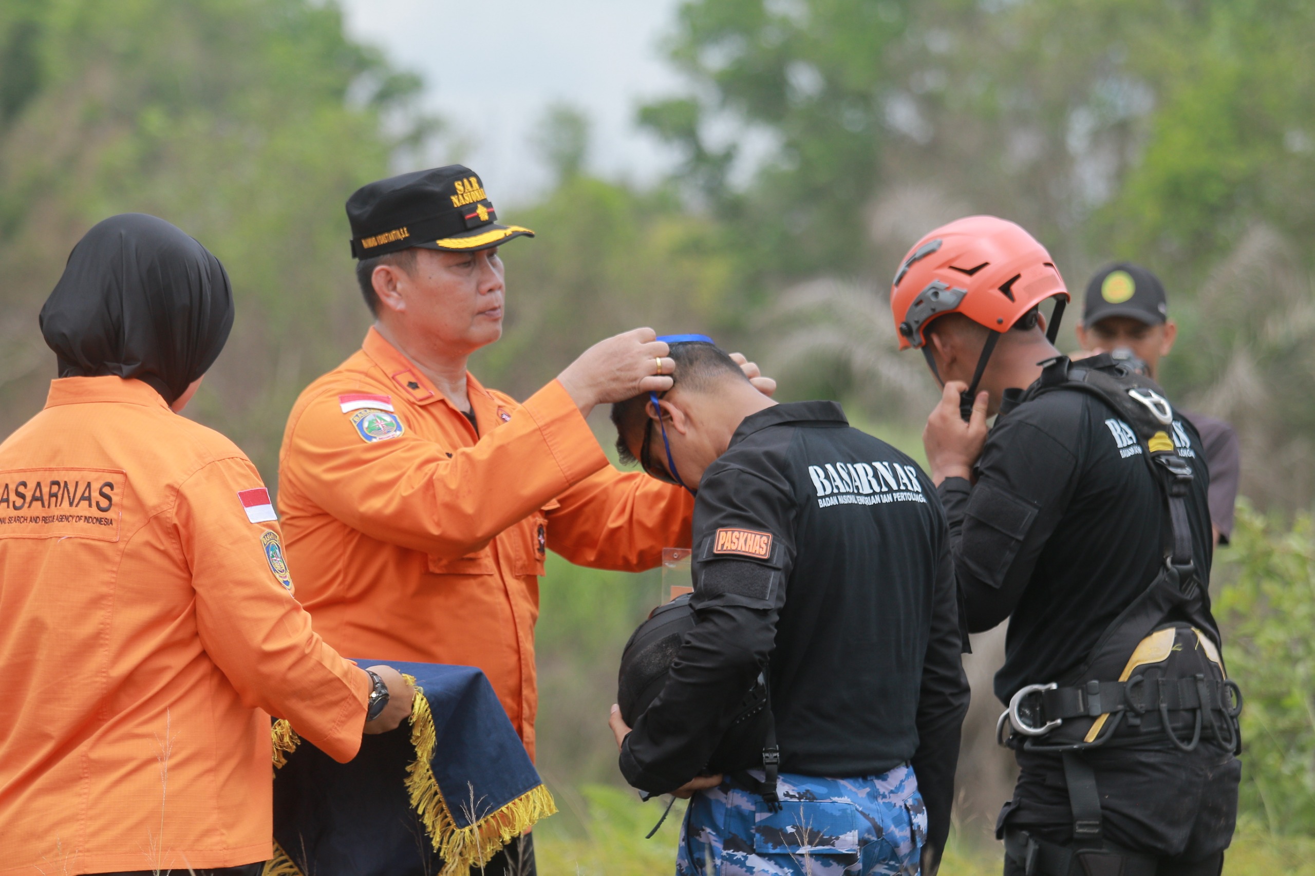 TINGKATKAN KEMAMPUAN DI BIDANG SAR UDARA, BASARNAS GELAR LATIHAN HELI RESCUE