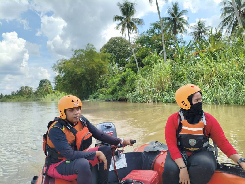 SISWI SMP TERSERET ARUS SUNGAI KOMERING, BASARNAS TERJUNKAN PERSONIL LAKUKAN PENCARIAN