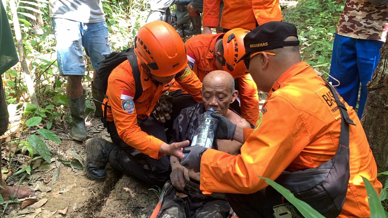 HILANG SELAMA DUA HARI, LANSIA 80 TAHUN DI MUSI RAWAS BERHASIL DITEMUKAN SELAMAT OLEH TIM SAR GABUNGAN