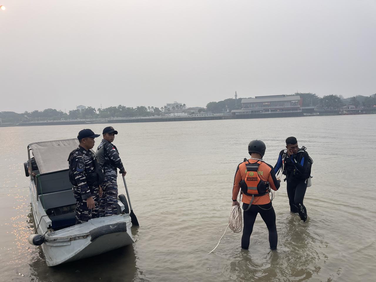 DUA SISWA SD HILANG TENGGELAM DI SUNGAI MUSI, TIM SAR GABUNGAN LAKUKAN PENCARIAN